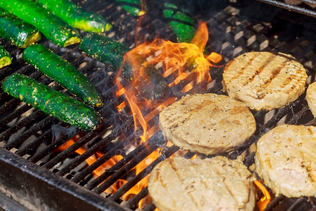 Grillfleisch vom Grill für Rindfleisch oder Schweinefleisch für Hamburger