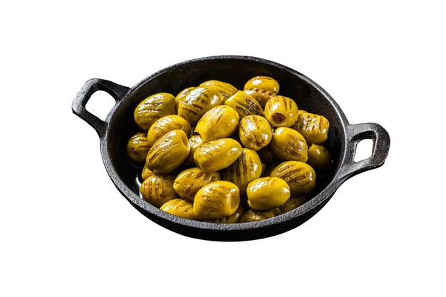 Grillte Oliven mit Knoblauch, Olivenöl und Gewürzen, isoliert auf weißem Hintergrund