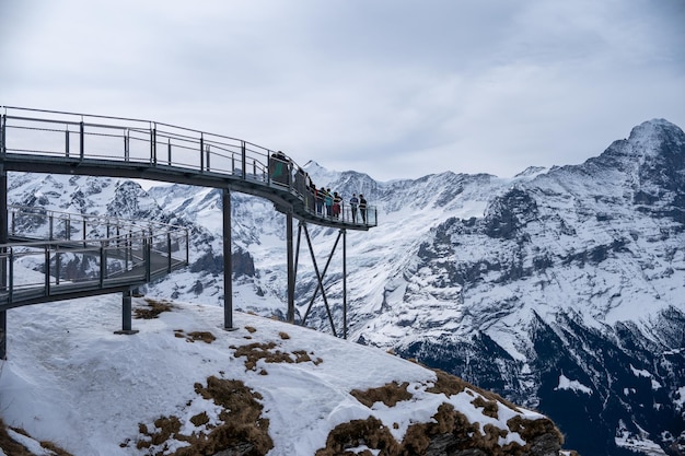 Grindelwald first Suíça xAFirst Cliff Walk plataforma de observação na primeira montanha em Grindelwald com vistas alpinas