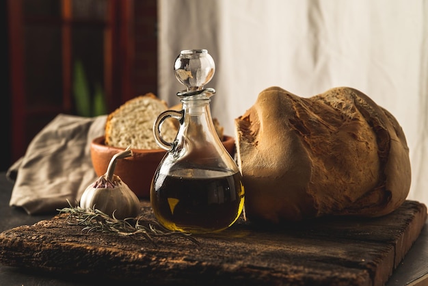 Grisines e pan de campo com óleo de oliva ajo e maionese saborizada