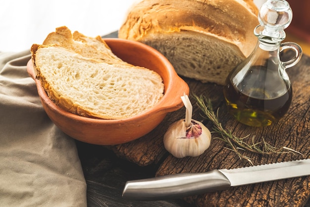 Grisines e pan de campo com óleo de oliva ajo e maionese saborizada