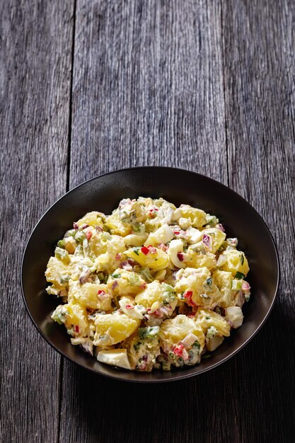 grita aleluya ensalada de patatas en el cuenco negro