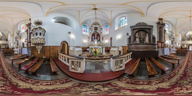 GRODNO WEISSRUSSLAND AUGUST 2019 Vollkugelförmiges, nahtloses hdri-Panorama 360-Grad-Winkel im Inneren der alten gotischen Kirche in equirectangulärer Projektion VR-AR-Inhalt