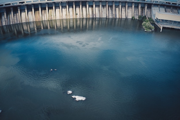 Größtes Wasserkraftwerk am Dnjepr in Saporoschje.