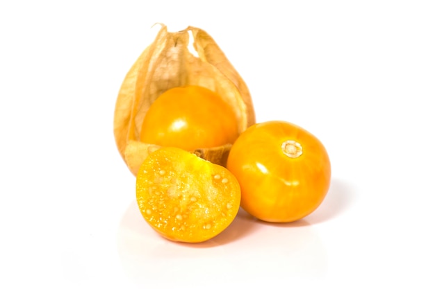 Grosella espinosa del cabo (physalis) aislado