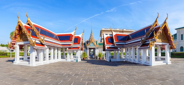 Großartiger Palast, Wat Pra Kaew mit blauem Himmel, Bangkok, Thailand