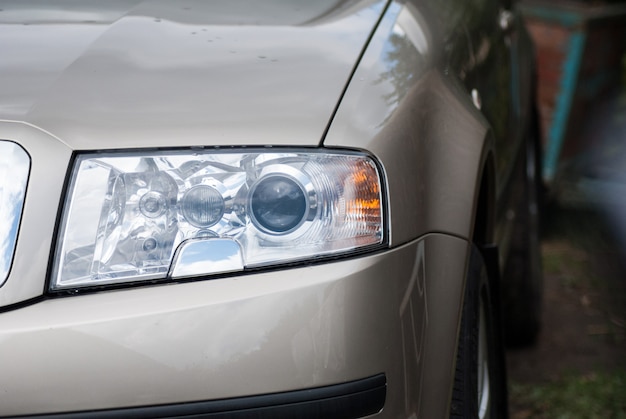 Große Autoscheinwerfer Skoda Octavia