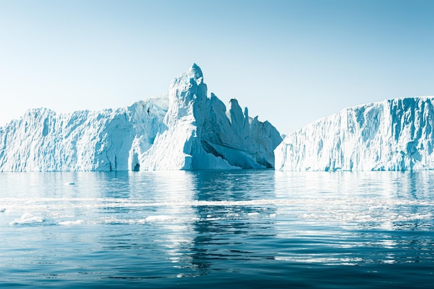 Große blaue Eisberge im Atlantischen Ozean Ilulissat-Eisfjord Grönland