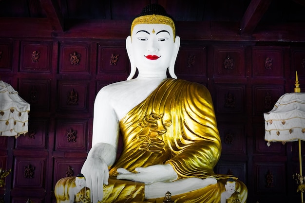 Große Buddha-Statue