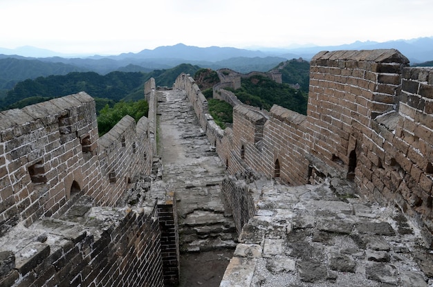 Große Chinesische Mauer gegen Berge