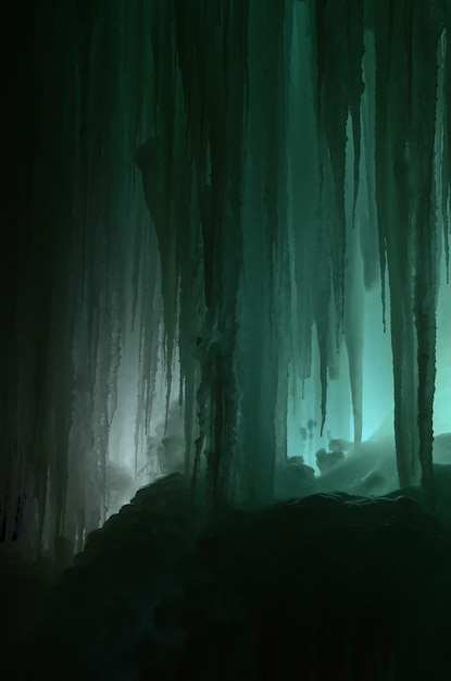 Große Eisblöcke gefrorener Wasserfall- oder Höhlenhintergrund
