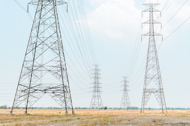 Große fabrik des elektrischen pfostens, zum von elektrizität zu produzieren.