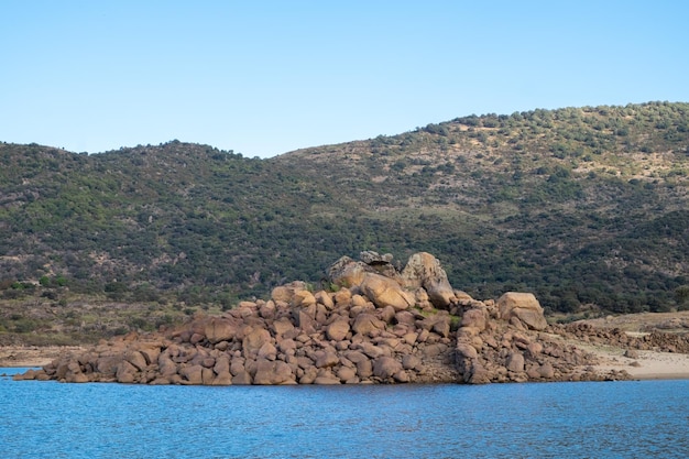 Große Granitfelsen, die vom Wasser geformt wurden