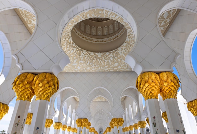 Große Moschee von Abu Dhabi Wahrzeichen und architektonisches Wunderwerk der Vereinigten Arabischen Emirate