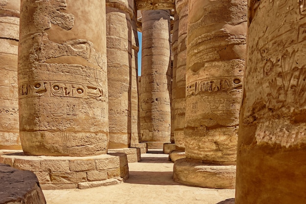 Große Säulenhalle in den Tempeln von Karnak (altes Theben). Luxor, Ägypten