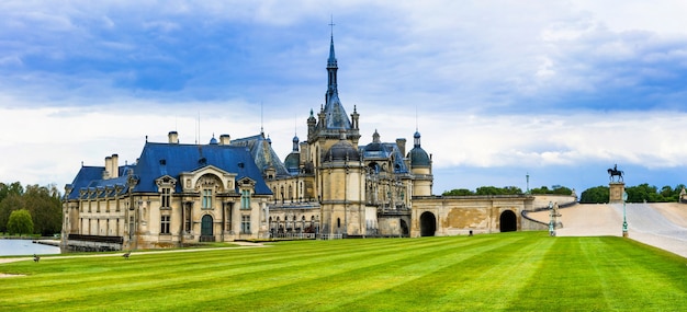 Große Schlösser Frankreichs - Chateau de Chantilly. berühmte Kunstgalerie und Museum