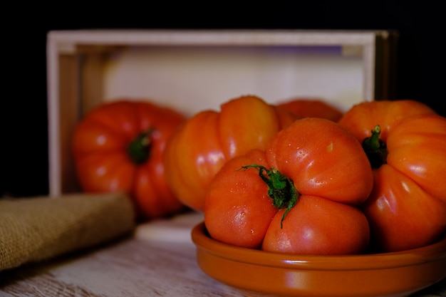 Foto große und frische tomaten