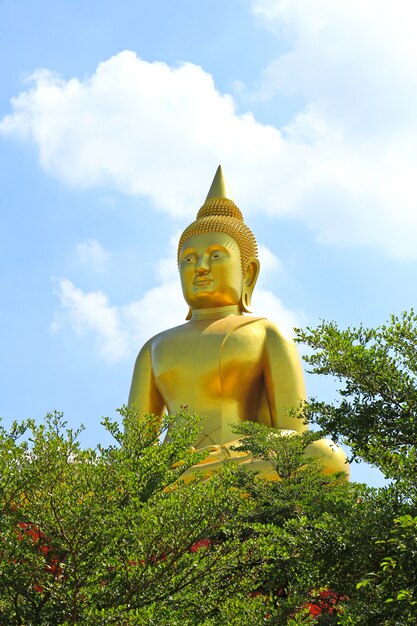 Großer goldener Buddha in Thailand