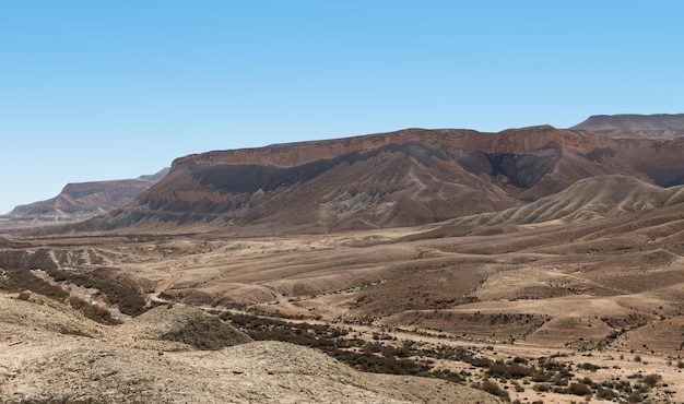 Großer Krater in der Wüste Negev, Israel