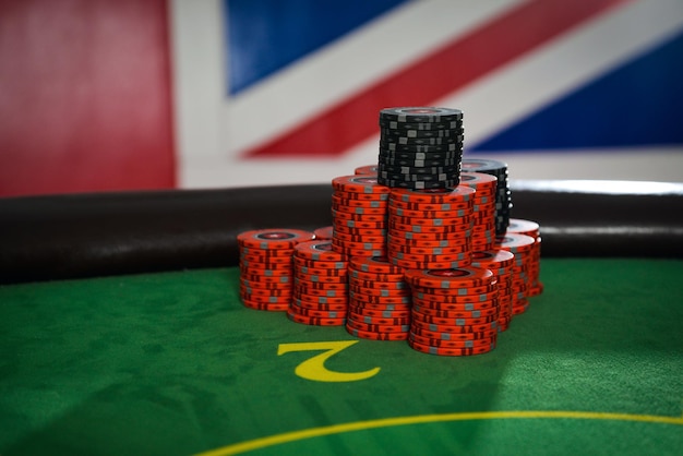 Großer Pokergewinn auf dem Hintergrund der britischen Flagge