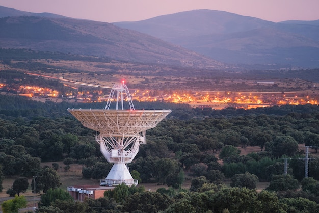 Großes Radioteleskop-Antennenschüssel