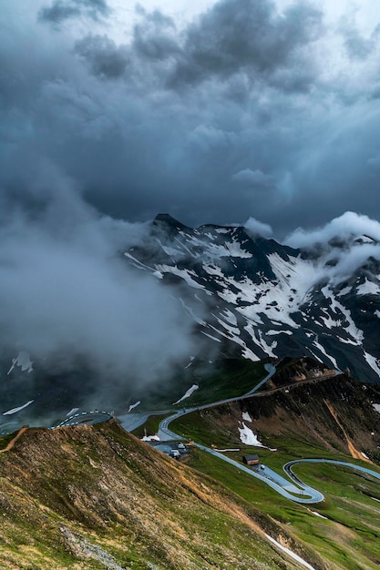 Großglockner Hochalpenstraße in den österreichischen Bergen im Sommer