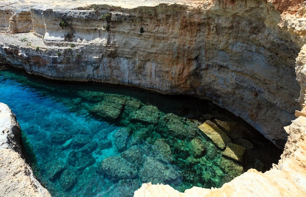 Grotta del Canale Sant'Andrea Salento costa del mar Italia