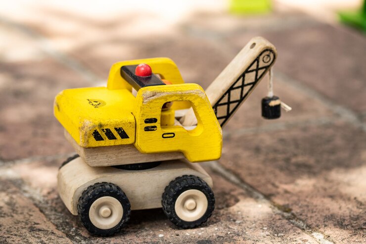 Foto grua de escavadeira amarela de brinquedo de madeira com bola de demolição brinquedo de máquina de demolição para crianças grua de bola de demolição amarela
