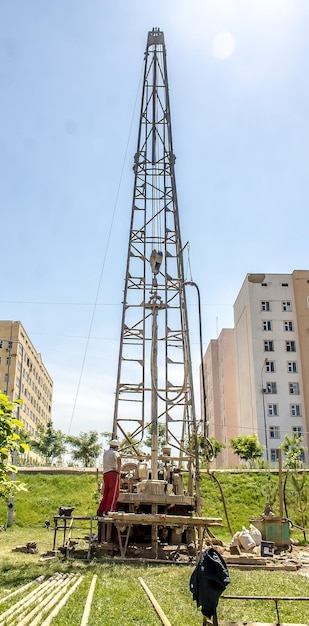 Grúas de torre de perforación en el trabajo