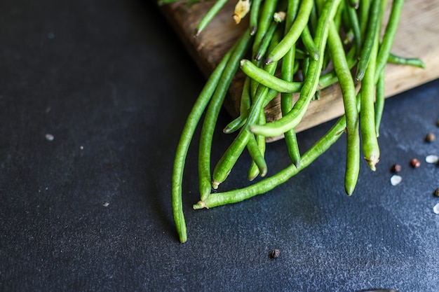 grüne Bohnen rohe Hülsenfrüchte Bio-Essen füttern vegetarischen oder veganen Salat