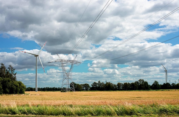 Grüne Energie. Windmühlen. Energie der Zukunft.