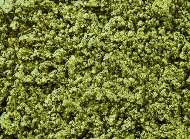 Grüne Pesto-Sauce hautnah, Pesto-Hintergrund. Die Aussicht von oben
