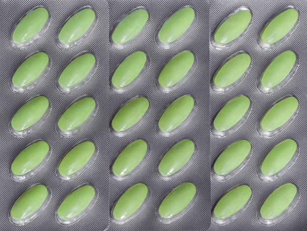 Foto grüne pillenfarbe in der blisterpackung