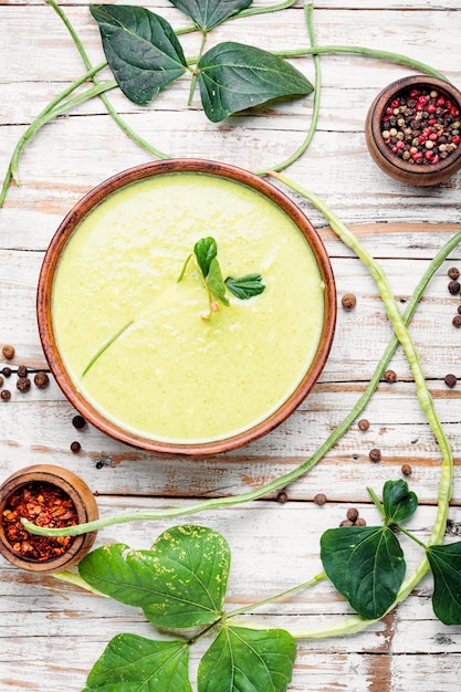 Grüne Spargelbohnensuppe