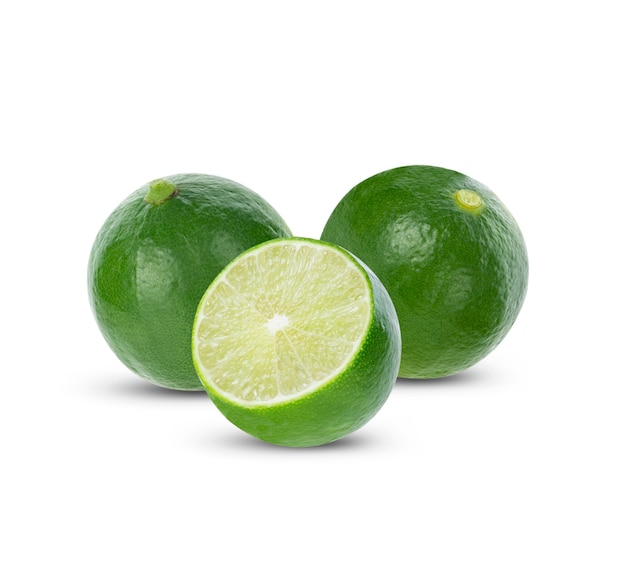 Grüne Zitrone auf Weiß