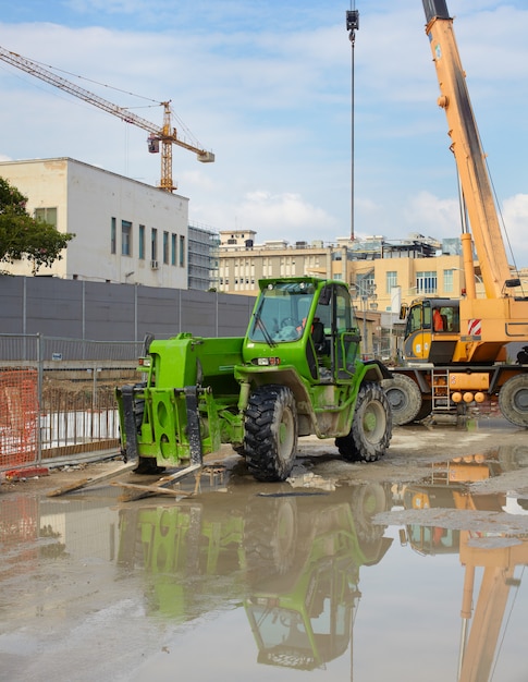 Grüner Bagger