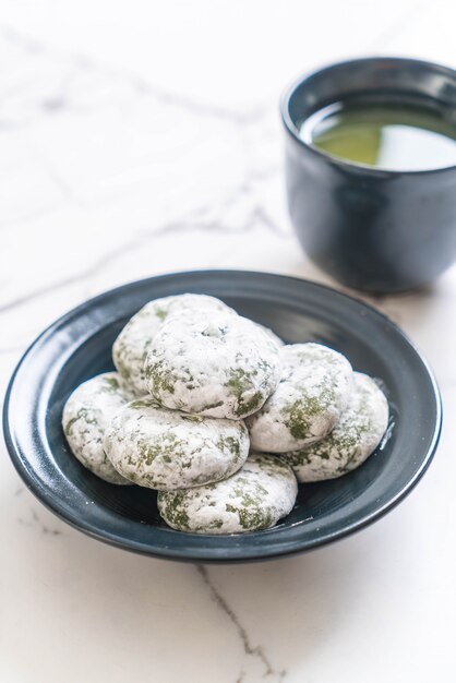 grüner Tee Mochi mit roter Bohne