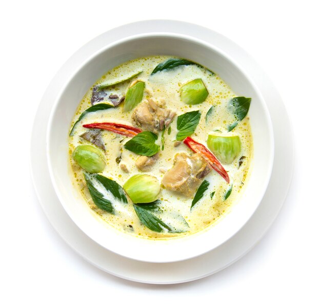 Grünes Curryhuhn mit Kokosmilch (Kaeng Keiaw Waan)