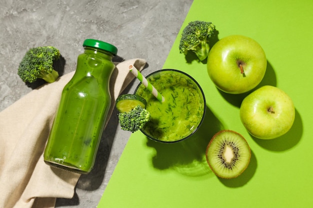 Grünes Detox-Smoothie-Konzept für gesunde Ernährung und gesunden Lebensstil