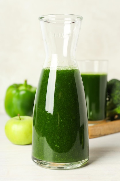 Grünes Detox-Smoothie-Konzept für gesunde Ernährung und gesunden Lebensstil