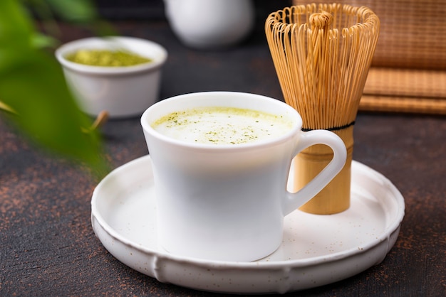 Grünes gesundes Matcha Latte Getränk