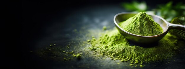 Grünes Matcha-Pulver. Natürliches Lebensmittel in Pulverform