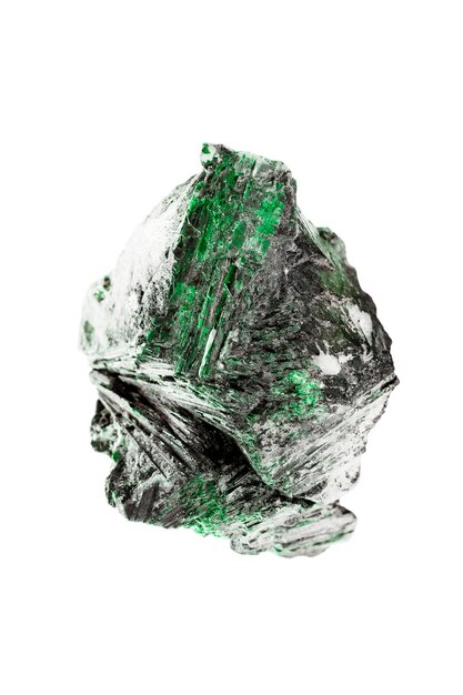 Grünes Mineral isoliert.