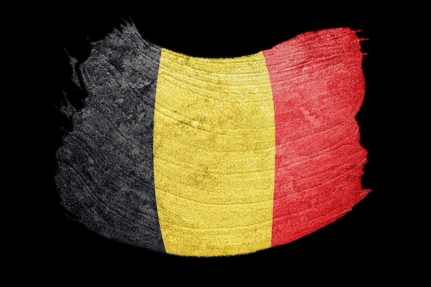 Grunge-Belgien-Flagge. Belgischer Pinselstrich.