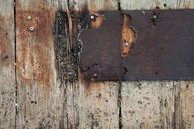 Foto grunge metall- und holzbeschaffenheit