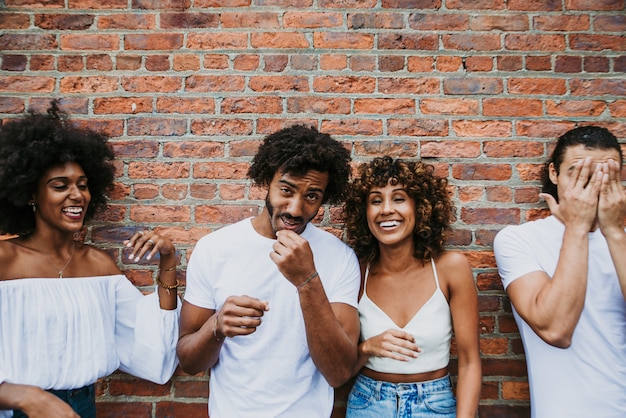 Grupo de amigos que pasan tiempo juntos en la ciudad de Nueva York