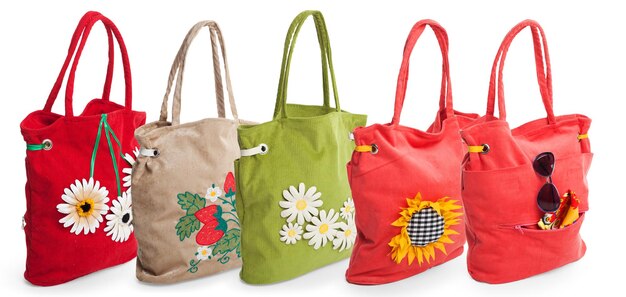 Grupo de bolsa de playa de verano con flores.