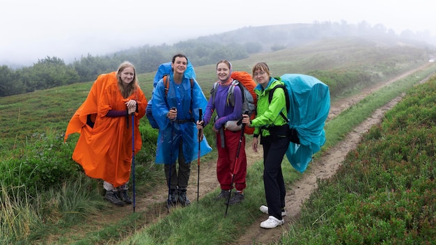 Foto un grupo de chicas turistas