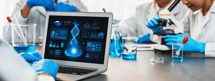 Foto grupo científico dedicado que trabaja en software informático de biotecnología avanzada para estudiar o analizar datos de adn después de lograr un avance científico a partir de un experimento químico en un laboratorio médico neoteric