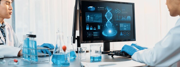Foto grupo de científicos dedicados que trabajan en software informático de biotecnología avanzada para estudiar o analizar datos de adn después de hacer un avance científico a partir de experimentos químicos en laboratorios médicos neotérico